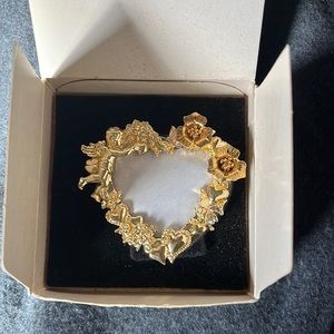 AVON picture frame with earrings. NEVER USED